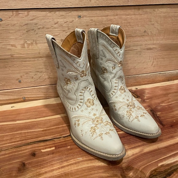 dingo Shoes - dingo Ivory Floral Embroidered Western Ankle Boots